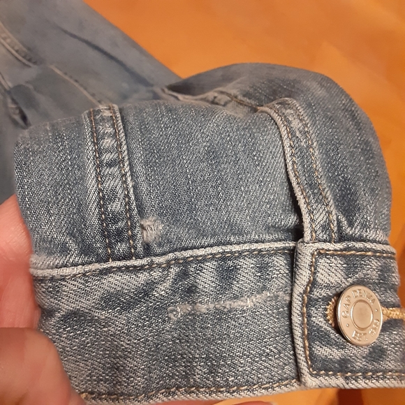 GAP JEAN JACKET LIGHT WASH 2017 DISTRESSED BUTTON UP DENIM WOMENS SIZE MEDIUM. - Picture 7 of 14